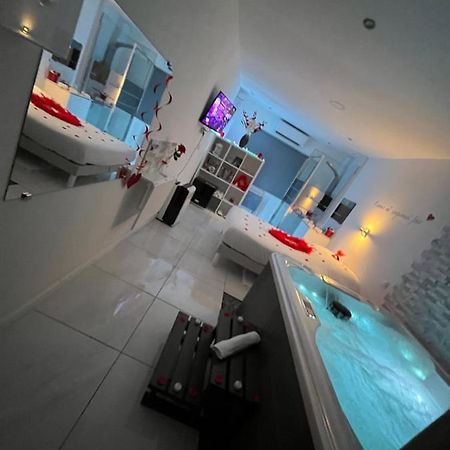 Love Room Avec Spa Privatif Le Rove Eksteriør bilde